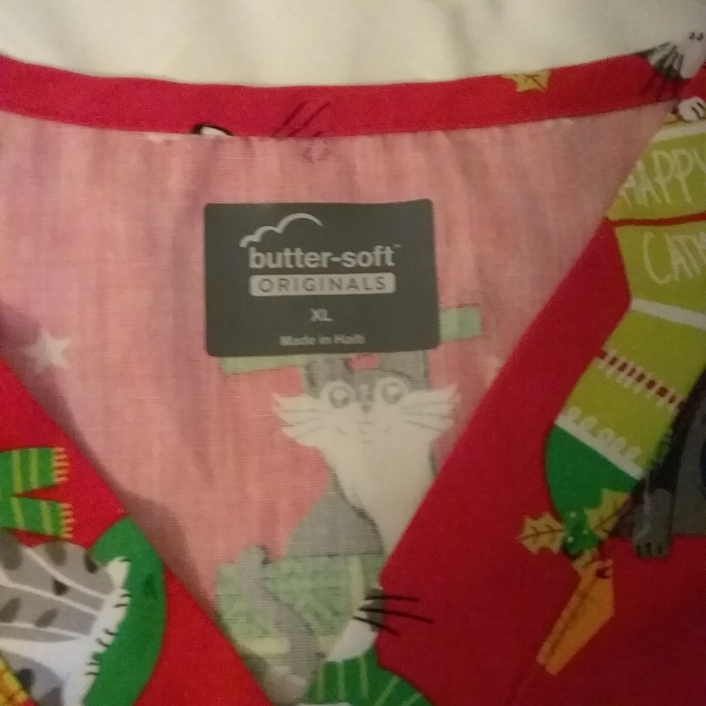 Butter Soft Happy Catmas Christmas Red Cat Print Scrub Top Excellent - Picture 4 of 5